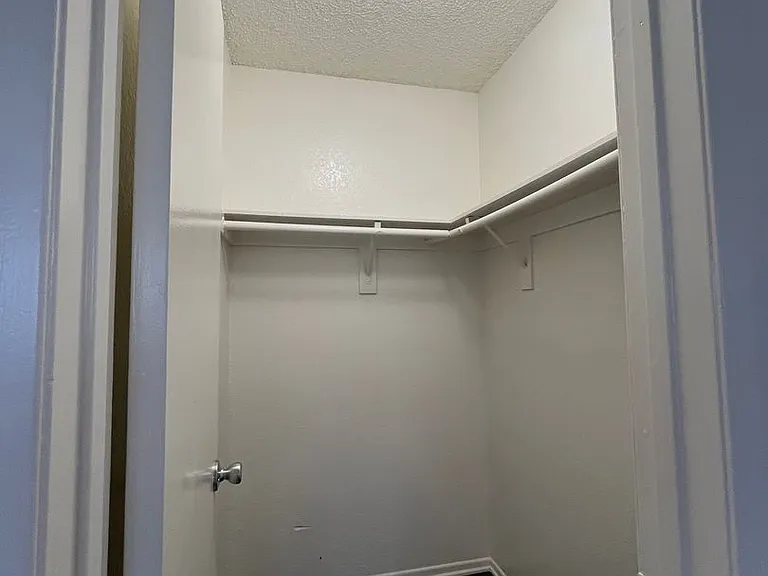 5910 Warren St — Photo 19
