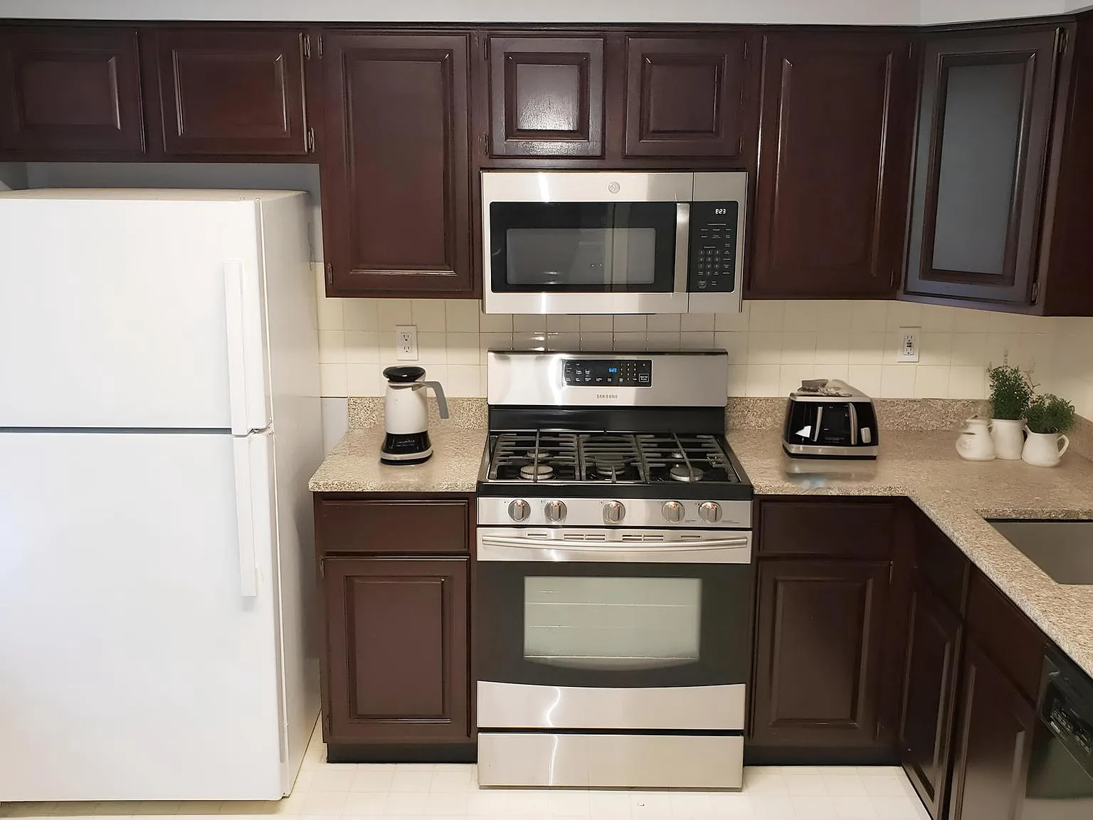 2 bed, 2.5 bath, 1307 sqft, $2,995 — Photo 2