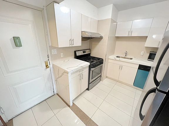4th image of 37-20 Prince St #7E