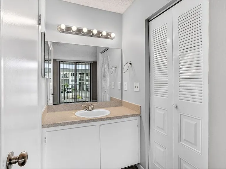 738 Executive Center Dr #21-10-21 — Photo 12