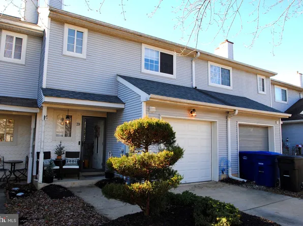 39 Regency Dr, Mount Holly, NJ 08060