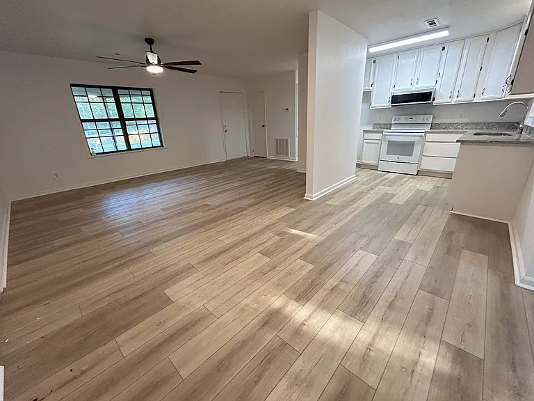 15 Carolyn Rd — Photo 4