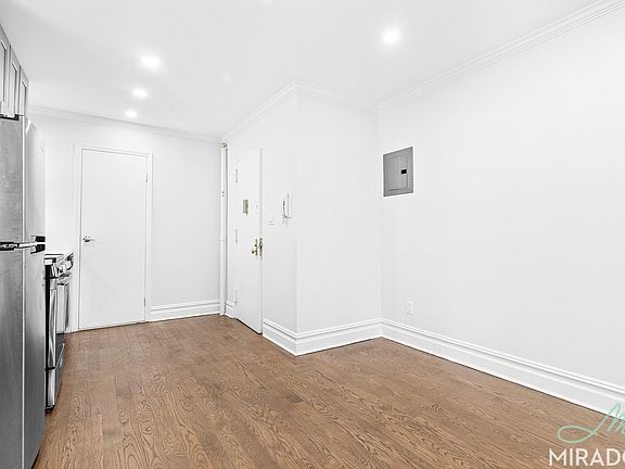 5th image of 332 E 9th St APT 18