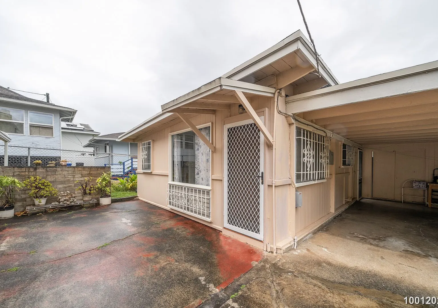 Charming Honolulu Cottage 1 Bedroom with Secured Parking! — Photo 2