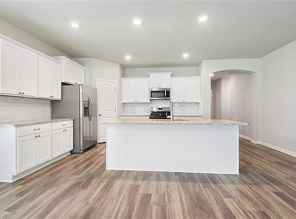 5th image of 2110 Greenfield Ave