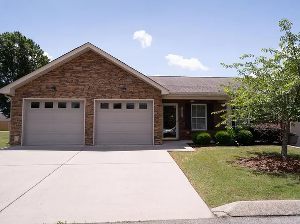 1004 Applebrook Dr, Rossville, GA 30741