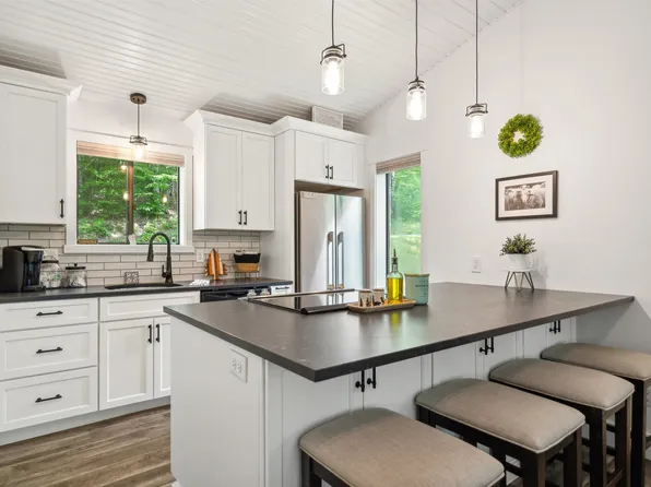 401 Old Quechee Road #9E, Hartford, VT 05059