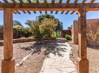 53 Camino Oriente, Santa Fe, NM 87508