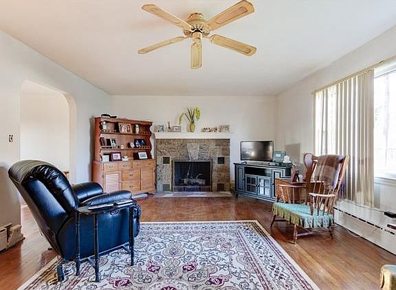 3rd image of 26 Oakwood St