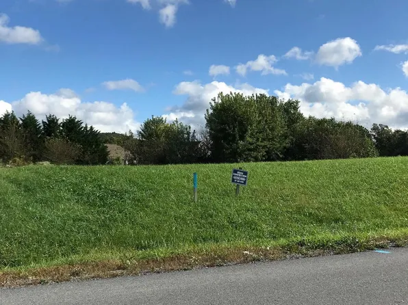 6646 Olde Pine Dr, Chambersburg, PA 17202