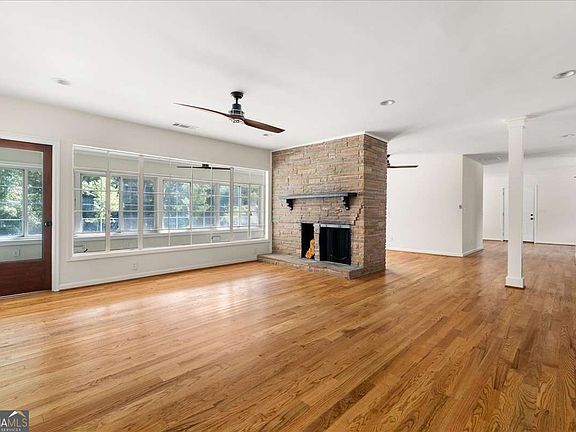 3rd image of 2410 Rugby Ave