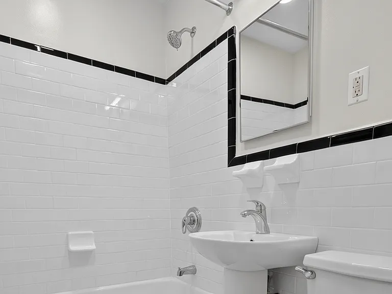 150 E 30th St #3B — Photo 9