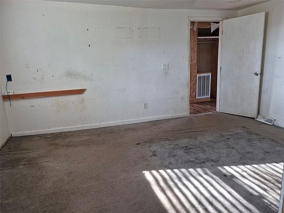 5th image of 112 Overbrook St