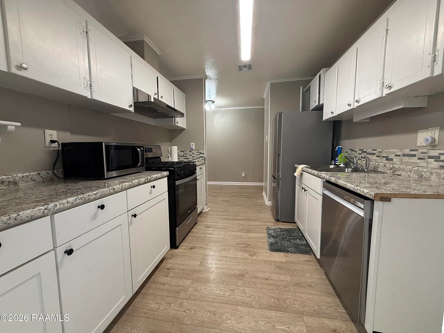3 bed, 1244 sqft, $1,550 — Photo 2