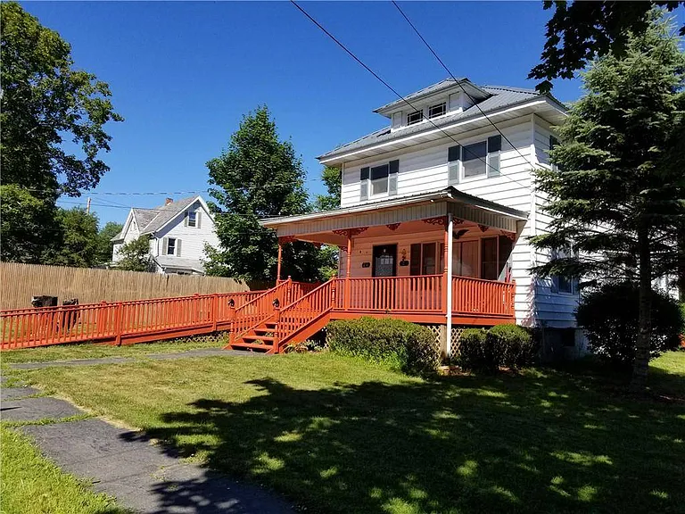 24 Jefferson Ave — Photo 1