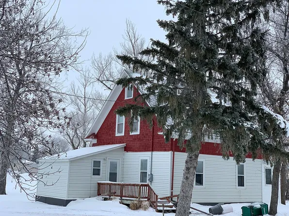 311 Adams St, Edmore, ND 58330
