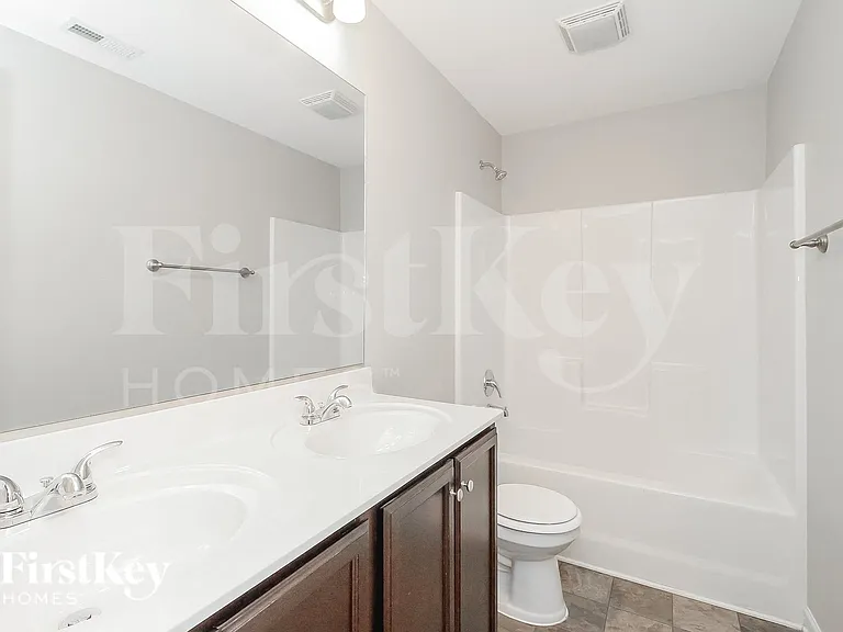 825 Winterside Ln — Photo 13