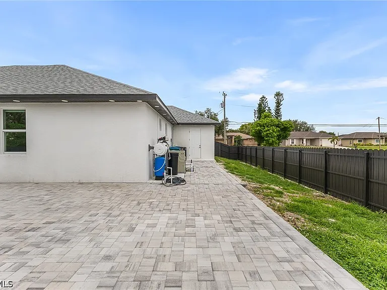 2837 NW 3rd St — Photo 24