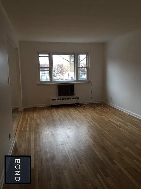 1st image of 21-20 Hoyt Ave S