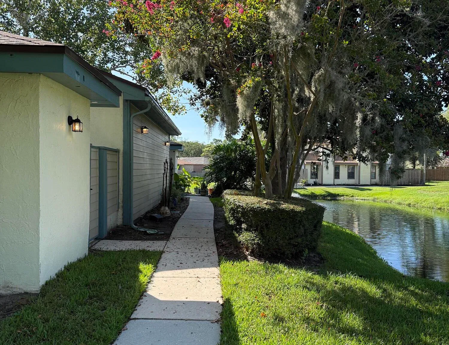 2 bed, 2.0 bath, 1035 sqft, $1,900 — Photo 1