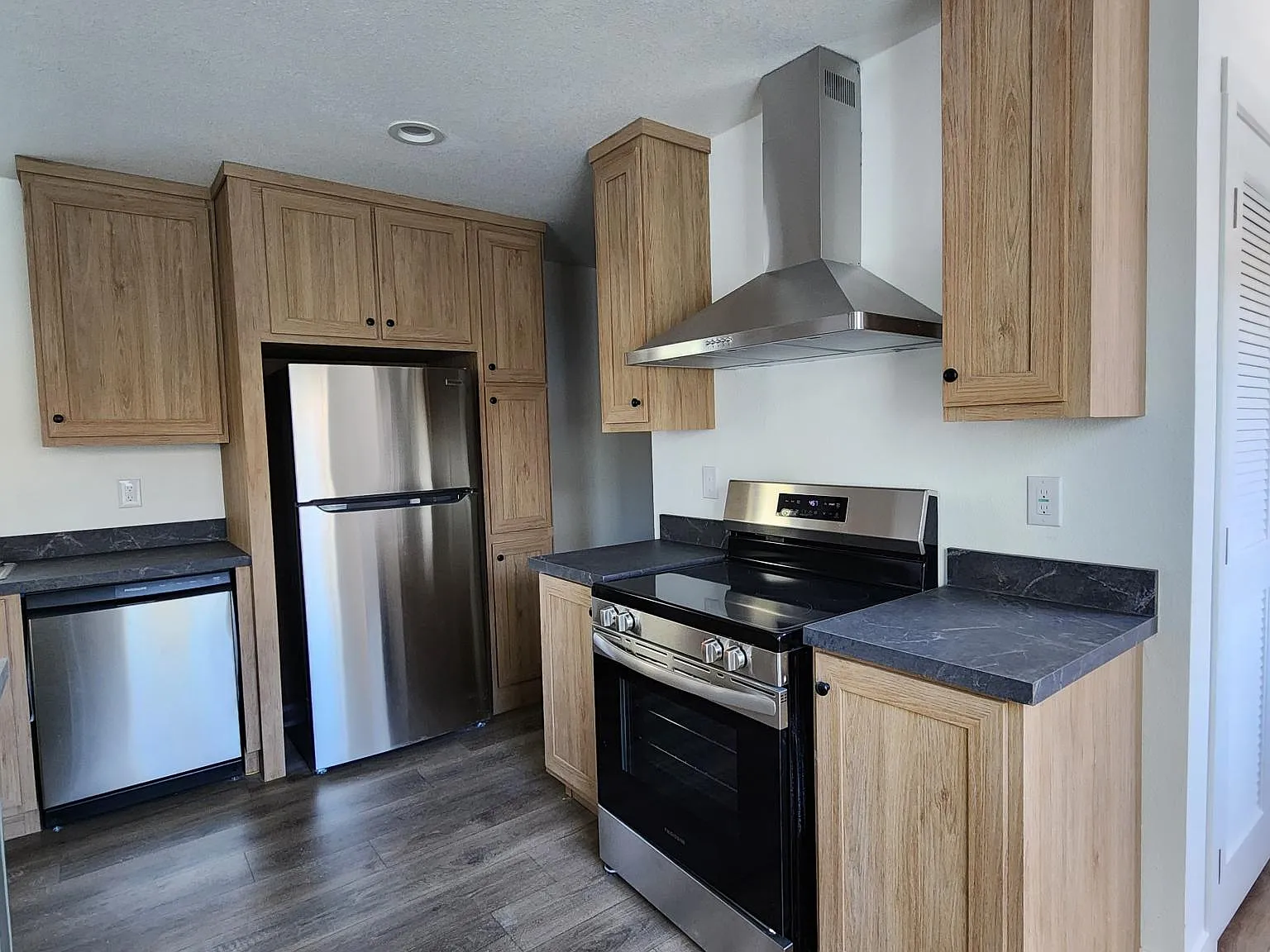 2 bed, 900 sqft, $2,000 — Photo 2