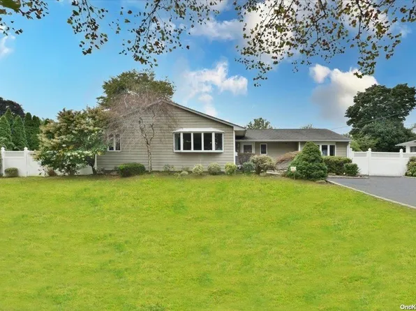6 Windward Lane, Commack, NY 11725
