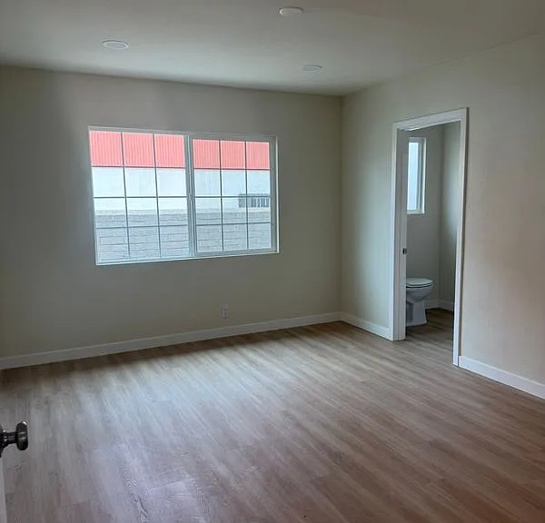 105 S Roosevelt Ave — Photo 4