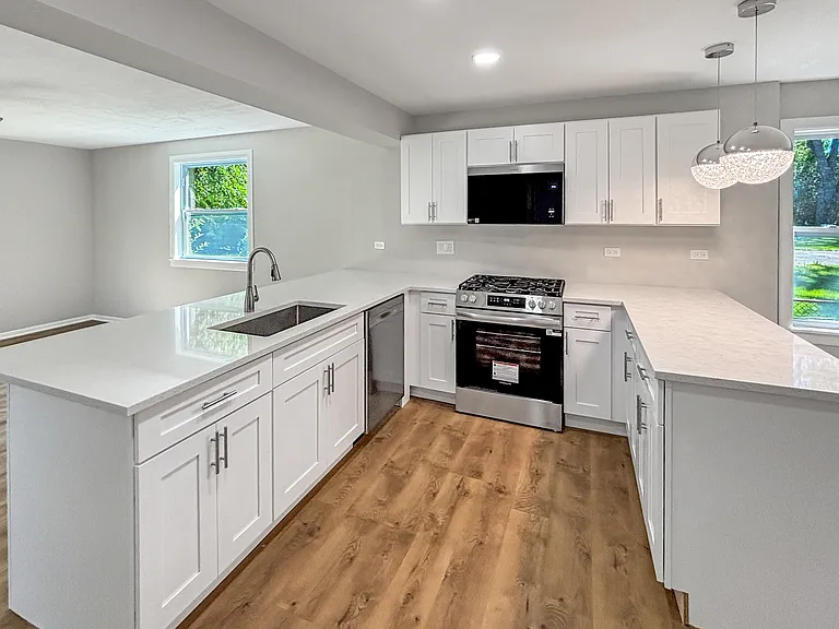 3102 Victoria Ave — Photo 5