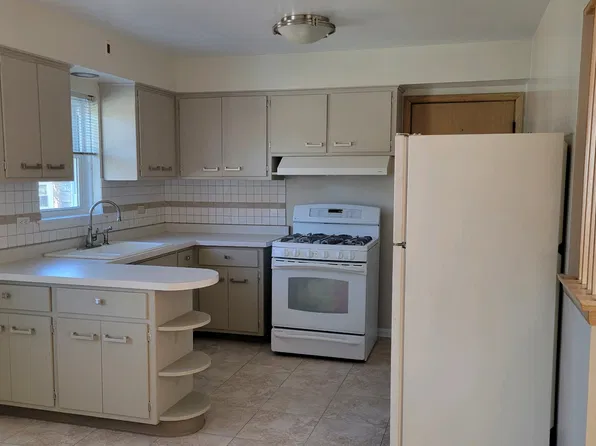 8435 N Milwaukee Ave APT 1W, Niles, IL 60714