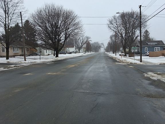 5th image of 604 Center Ave S