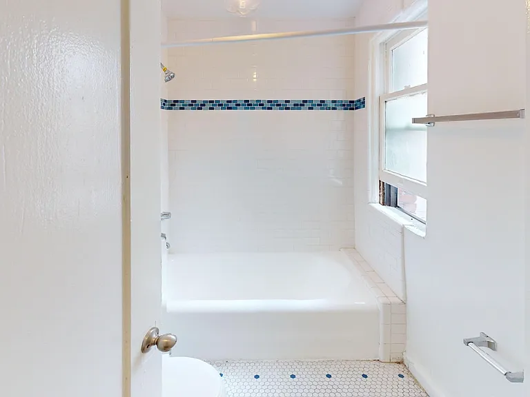 Saint Andrews Manor Apartments — Photo 23