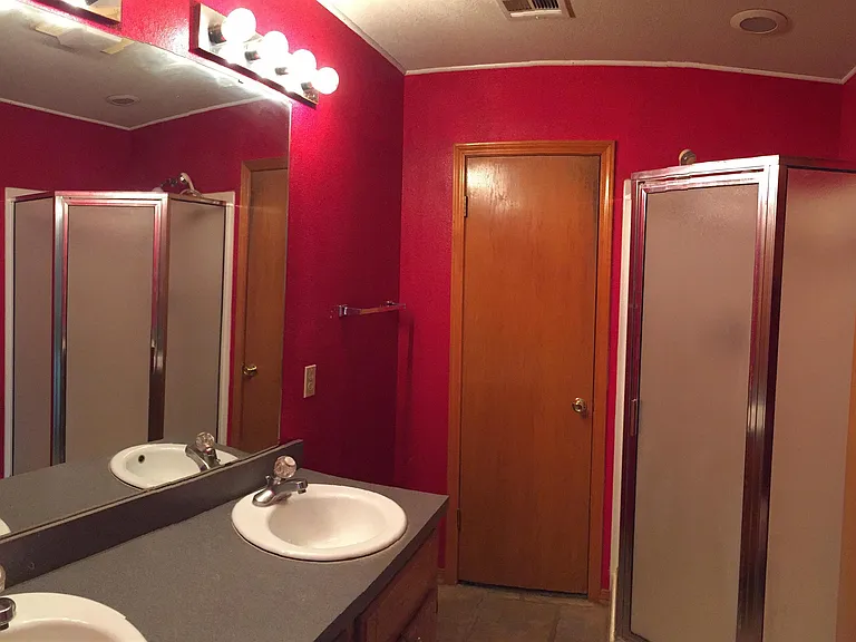 214 W Dewey St — Photo 8