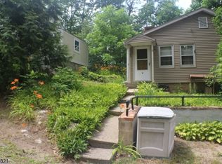 8 Saugtaug Trl, Andover, NJ 07821