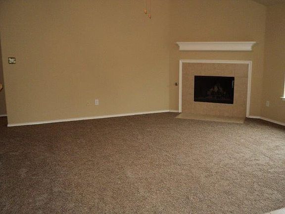 4th image of 4004 Greenwood Way