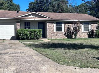 1021 Mariana Dr, Wake Village, TX 75501