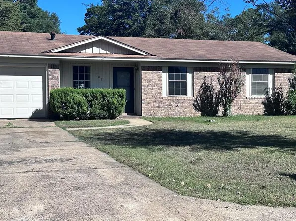 1021 Mariana Dr, Wake Village, TX 75501