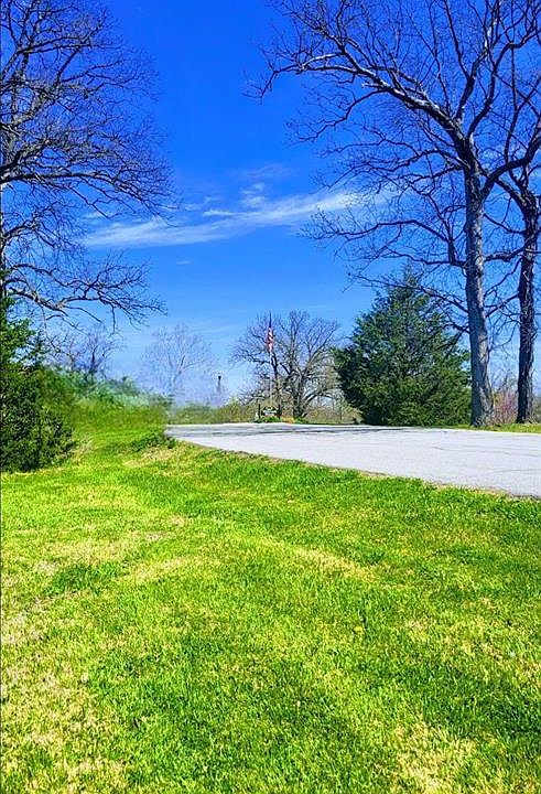 1st image of 810 Whitcomb Woods Dr