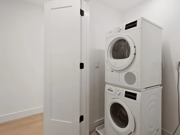 139 Christopher Columbus Drive image 14 of 33