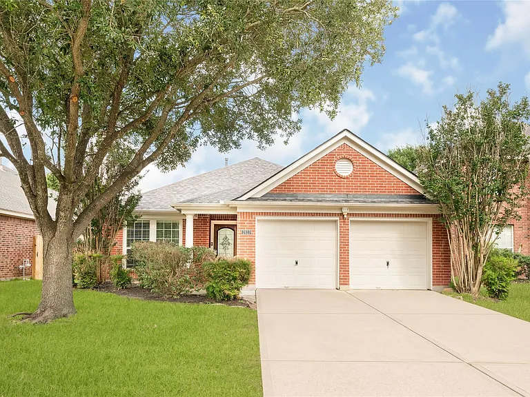 2822 Lakecrest Forest Dr — Photo 1