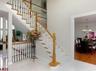 9 Suffield Pl, Creve Coeur, MO 63141