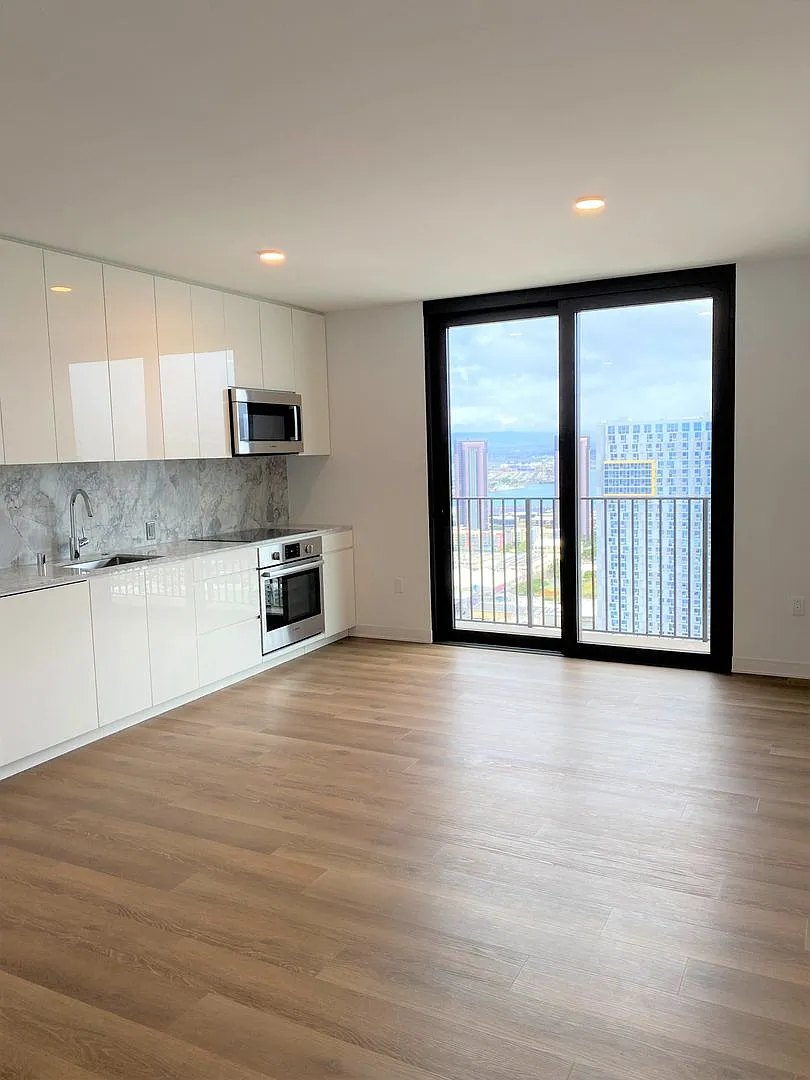 Aalii - High Floor 1 Bedroom 1 Bath 1 Parking with Ocean Views — Photo 3
