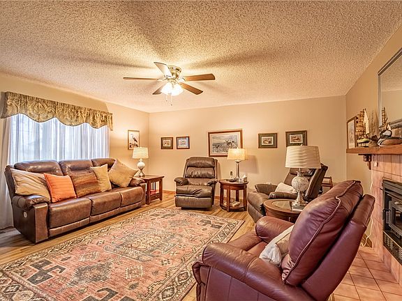 3rd image of 1520 W Rock Springs Rd