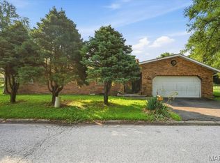 230 Bruce Dr, Cahokia, IL 62206
