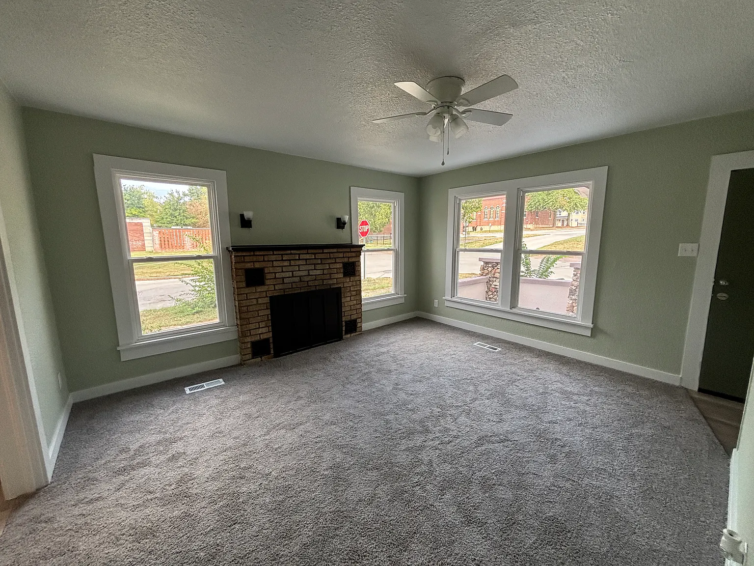 2 bed, 1040 sqft, $995 — Photo 1