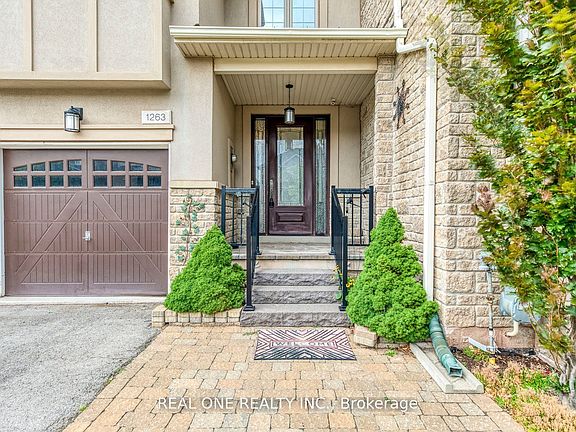 3rd image of 1263 Craigleith Rd