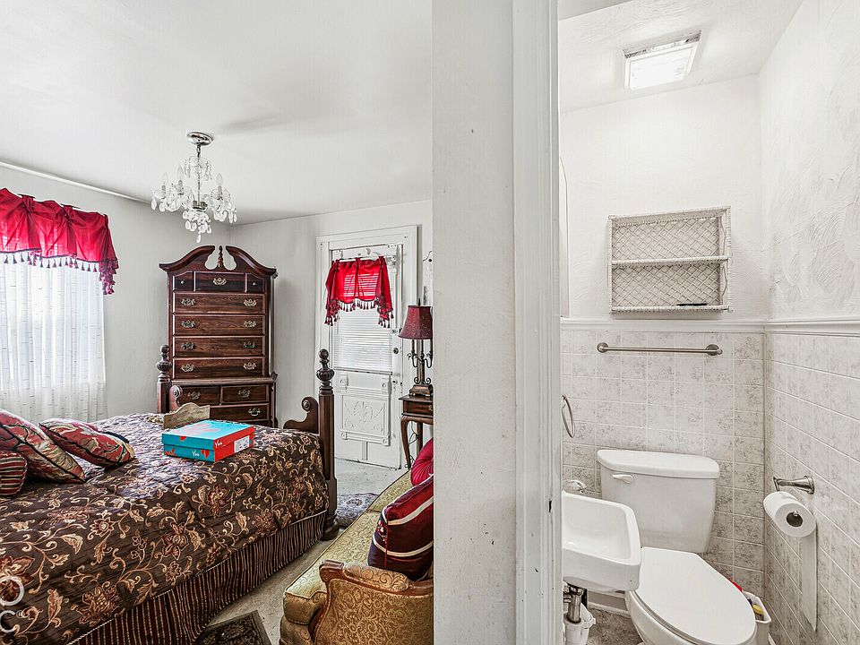 16th image of 6080 Gifford Ave