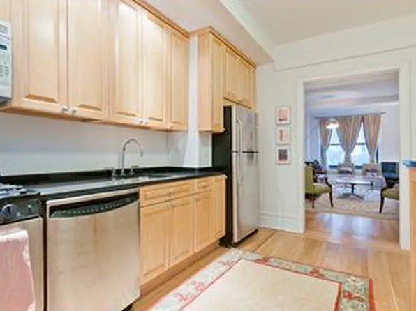 7 Park Avenue image 3 of 9