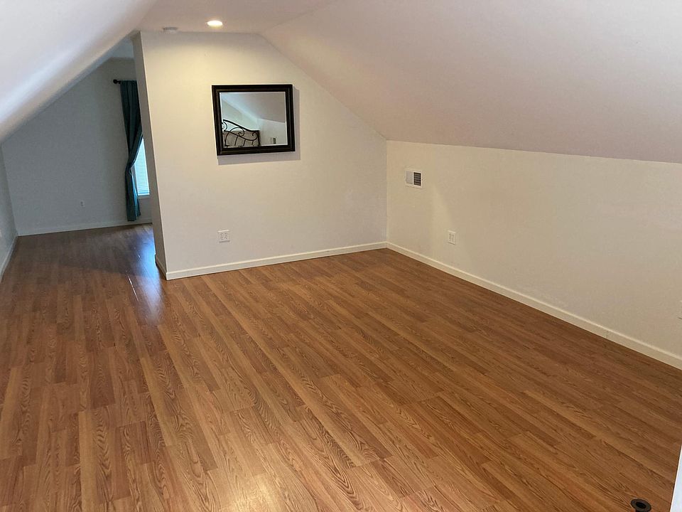 2nd image of 27 Boston Post Road Pl #2