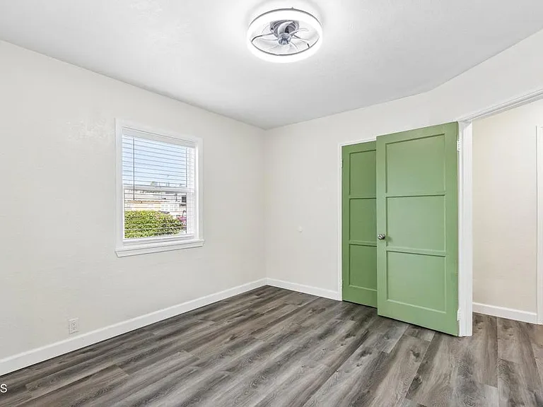 5616 N Gladys Ave — Photo 16
