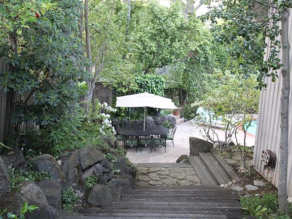 4th image of 1040 Deanna Dr